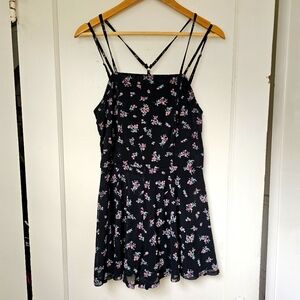 NWT•Black and floral romper (M)